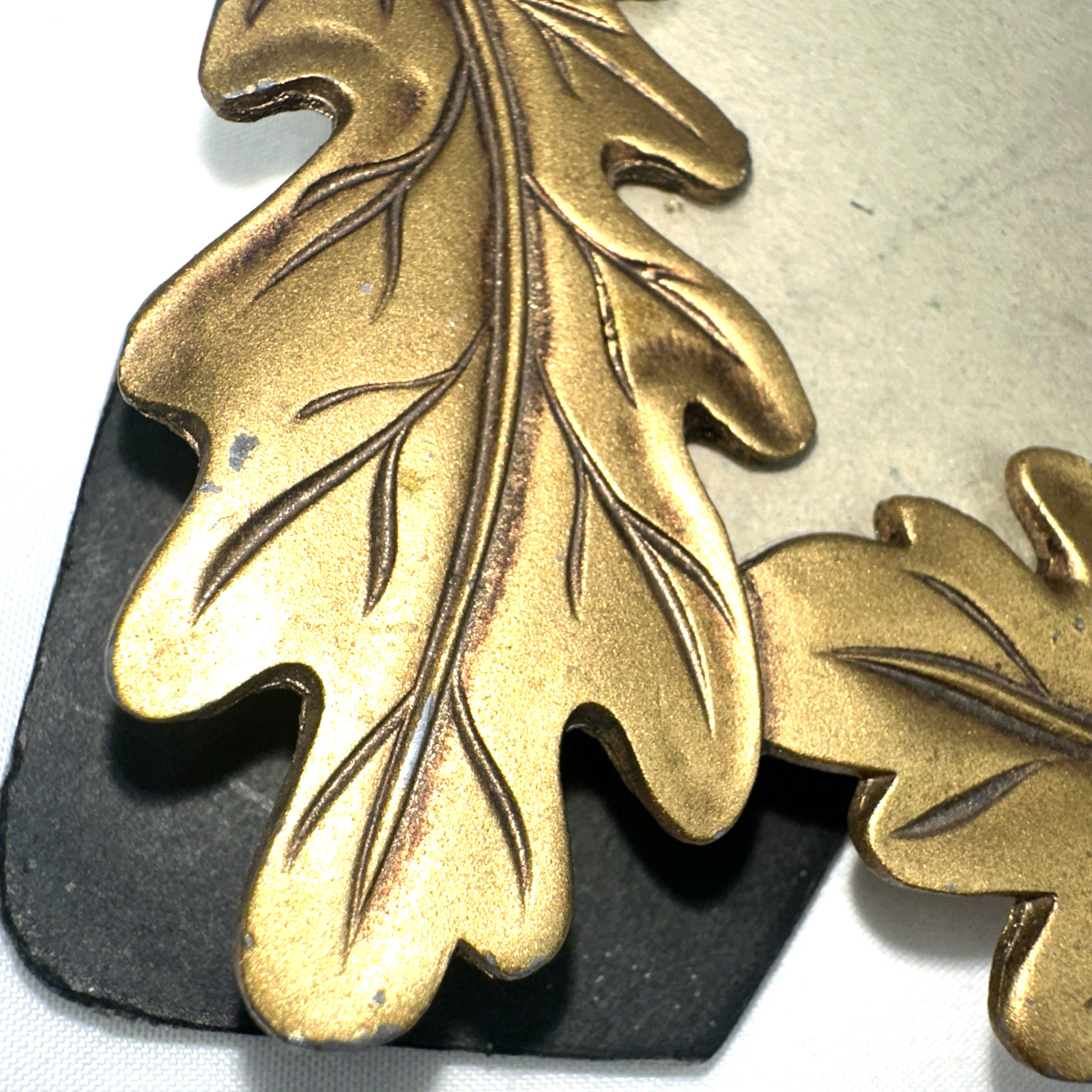 Vintage 70&rsquo;s Gold Oak Leaves 3.5in x 5in photo size Picture Frame 4.75in x 6. in