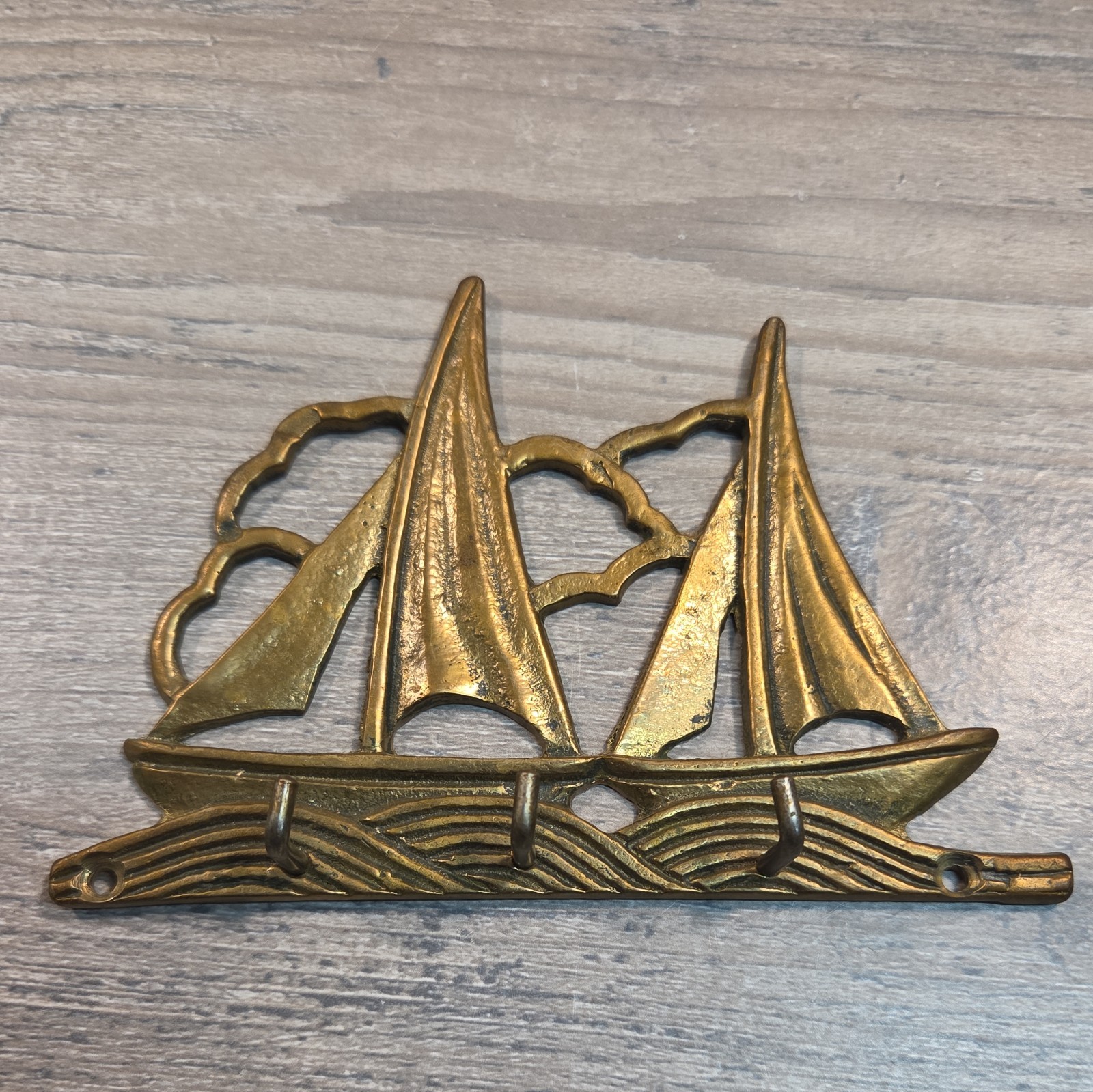 Vtg UCGC Brass Key Holder Wall Mount Nautical Sailboat 5 Hooks 3.5×5.25&Prime;