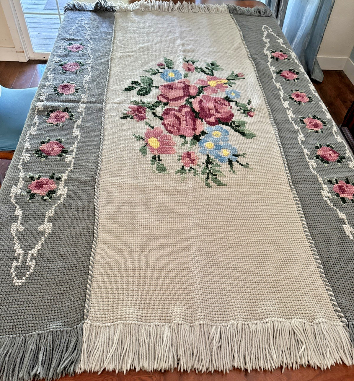 Vtg ESTATE Hand Woven Gray Knit with Florals Throw Blanket 48&Prime; x 75&Prime;