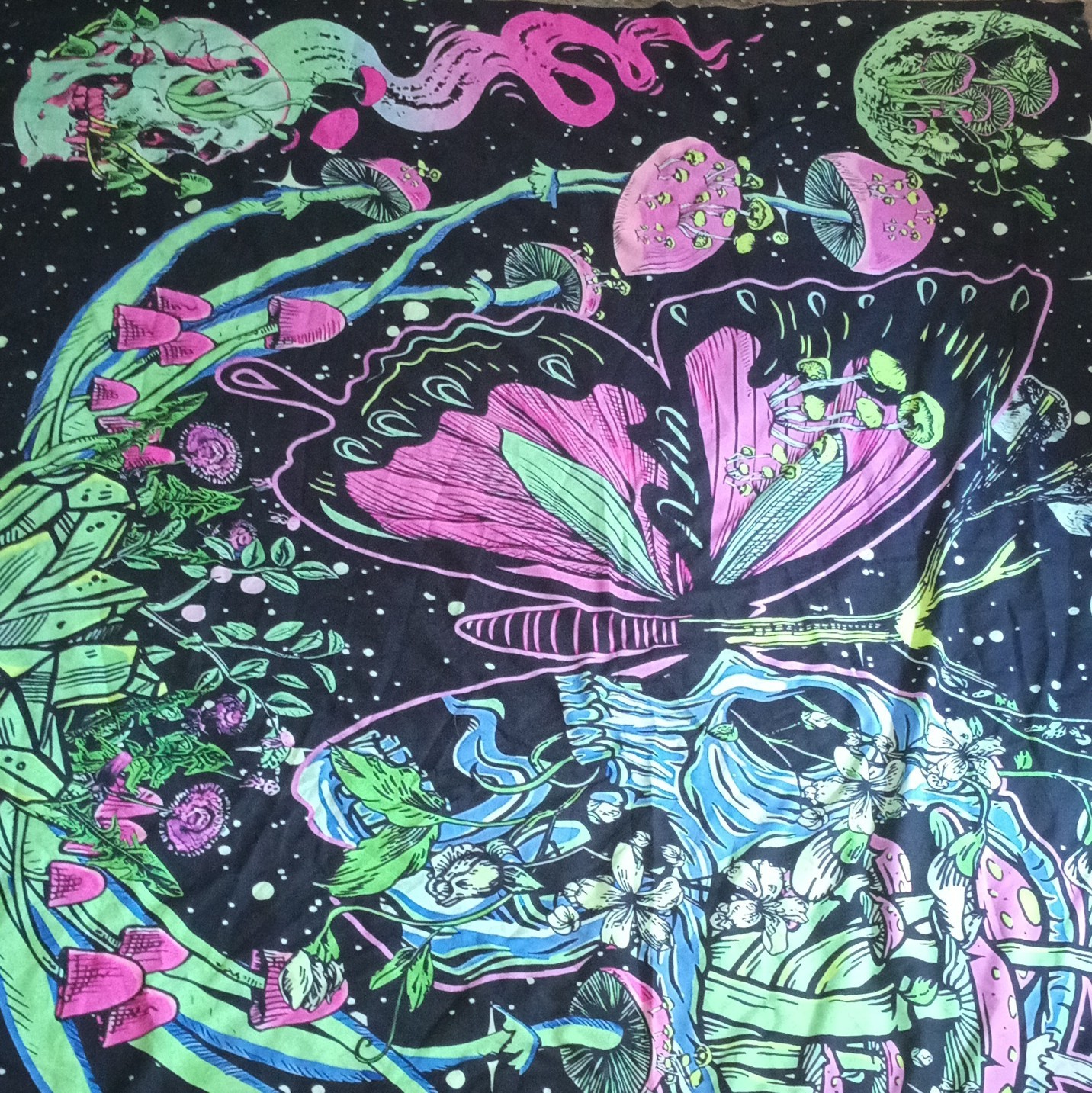 Psychedelic Skull Graphic Wall Tapestry 58 x 78 in 100% Polyester Black