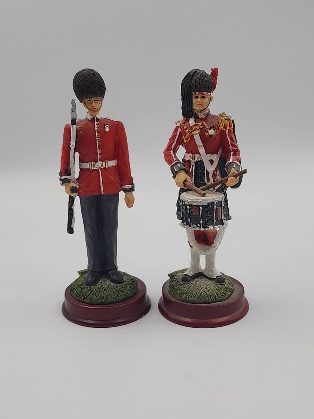 Set Of 2 Toscano Knights 6 Inches Tall European Styled Figurines Soldiers