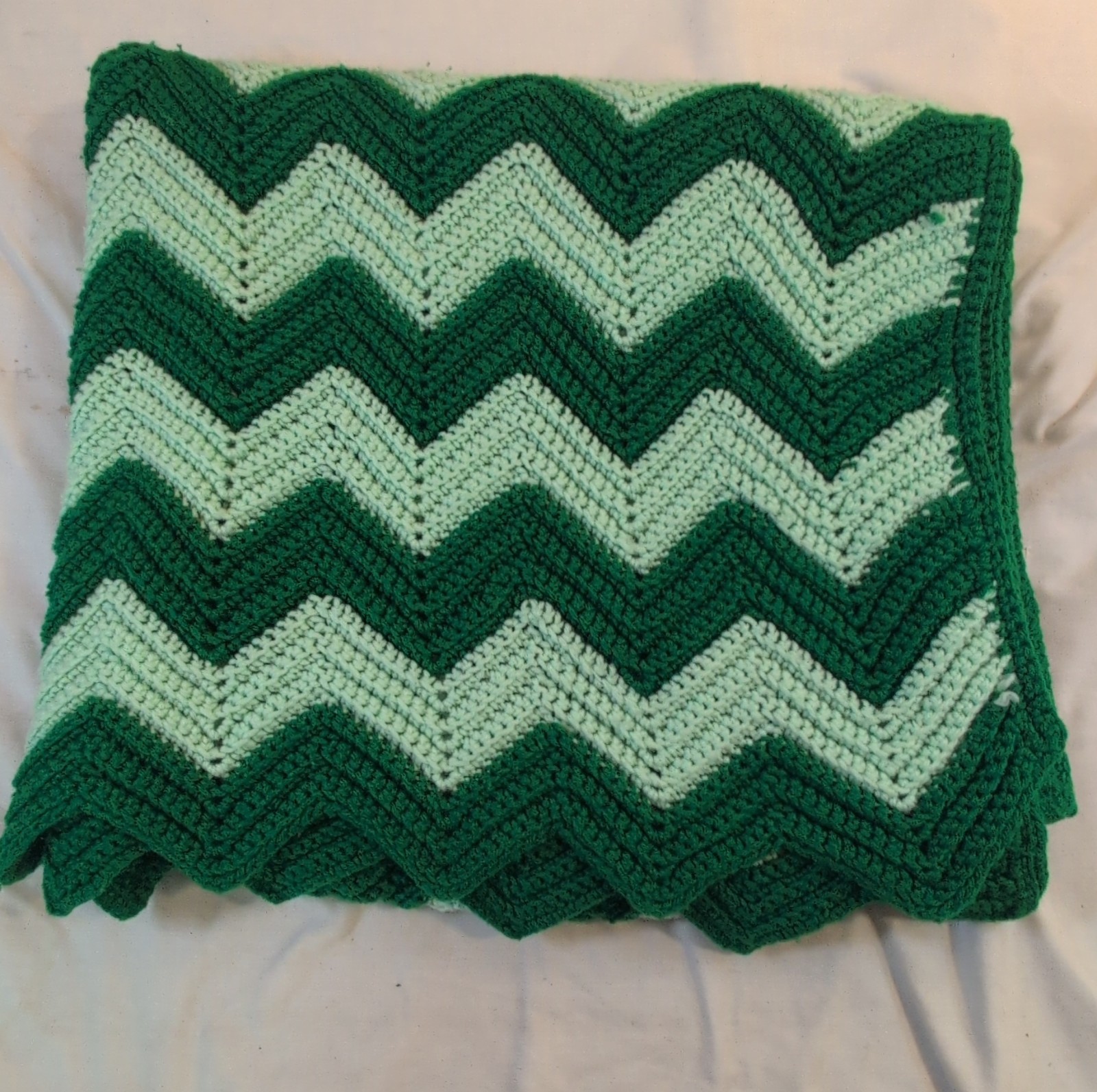 Handmade Green Chevron Crochet Sofa Throw Blanket 72 x 42in Acrylic Vintage