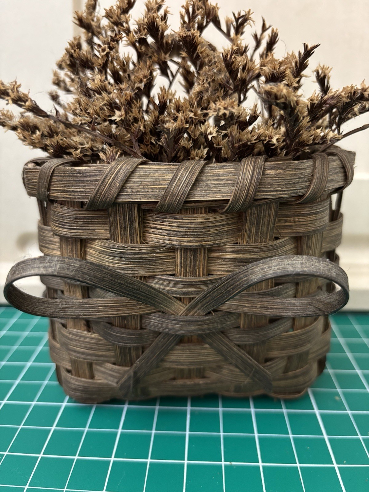 RUSTIC WOVEN WICKER BASKET DRIED FLOWERS 5-3/4 X 4.5 X 3 INCHES PRE-OWNED