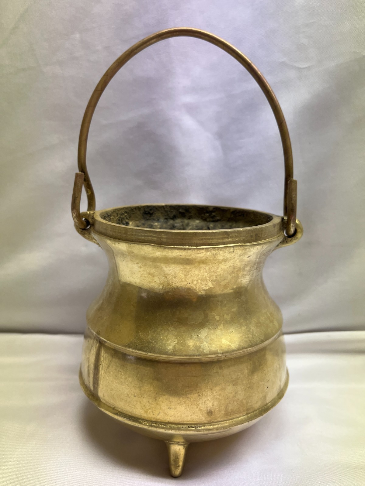 Vintage Solid Brass Footed Cauldron Pot with Swing Handle 4lbs!