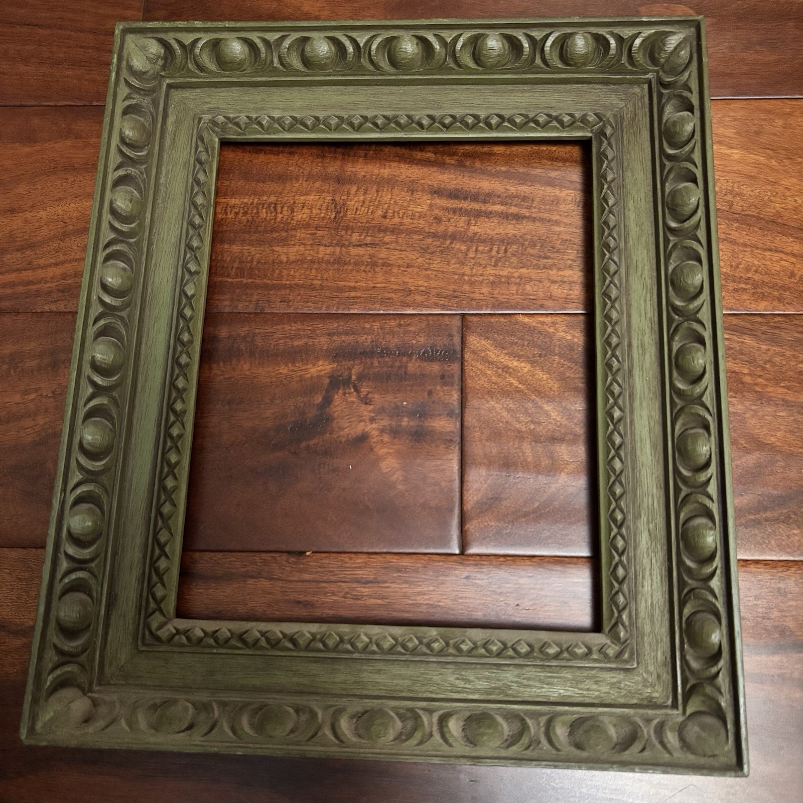 VTG Ornate 8×10 Frame Green Wood Composite Carved Style Mid Century Modern