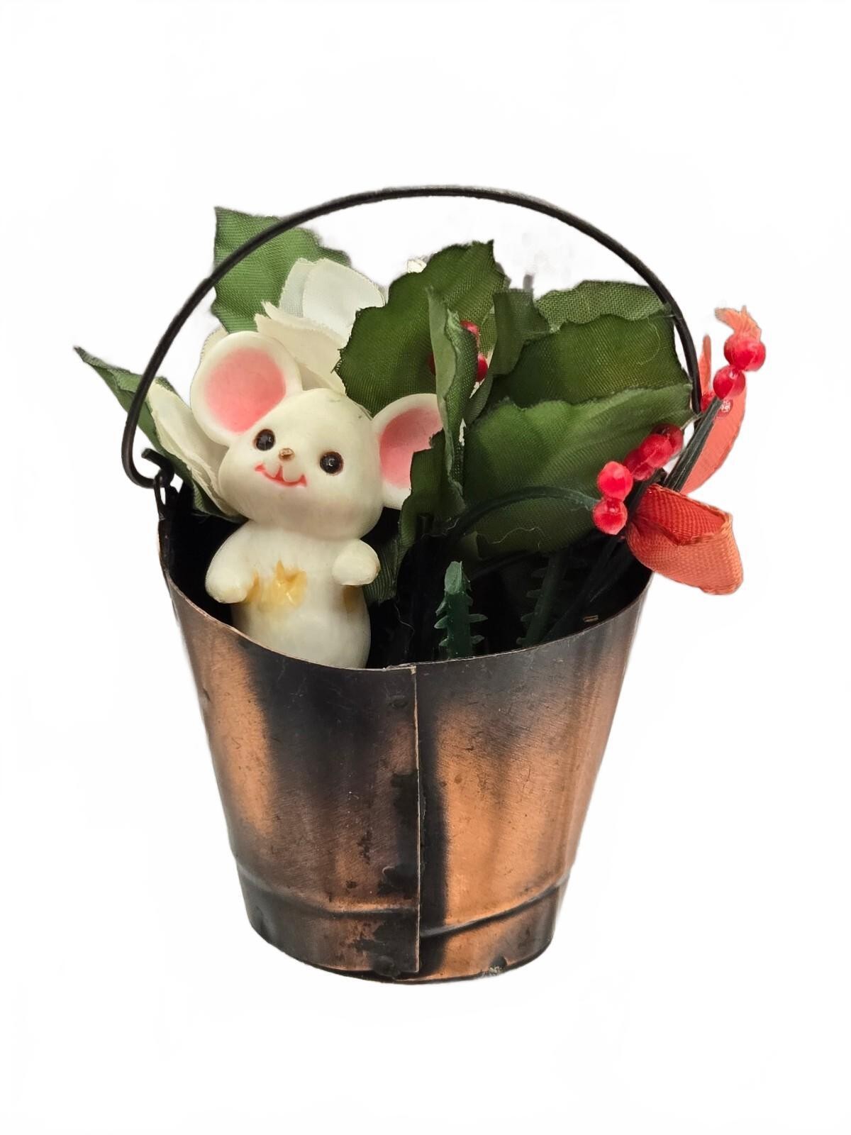 Hallmark Merry Miniatures, 1981 TABLE TRIMMER Mouse in metal Bucket