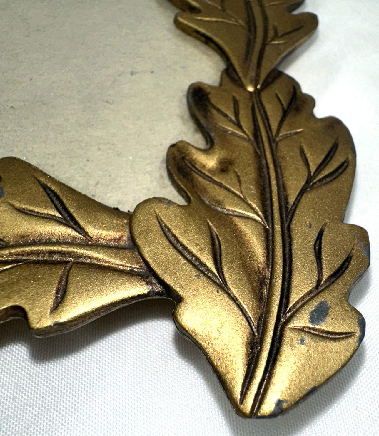Vintage 70&rsquo;s Gold Oak Leaves 3.5in x 5in photo size Picture Frame 4.75in x 6. in