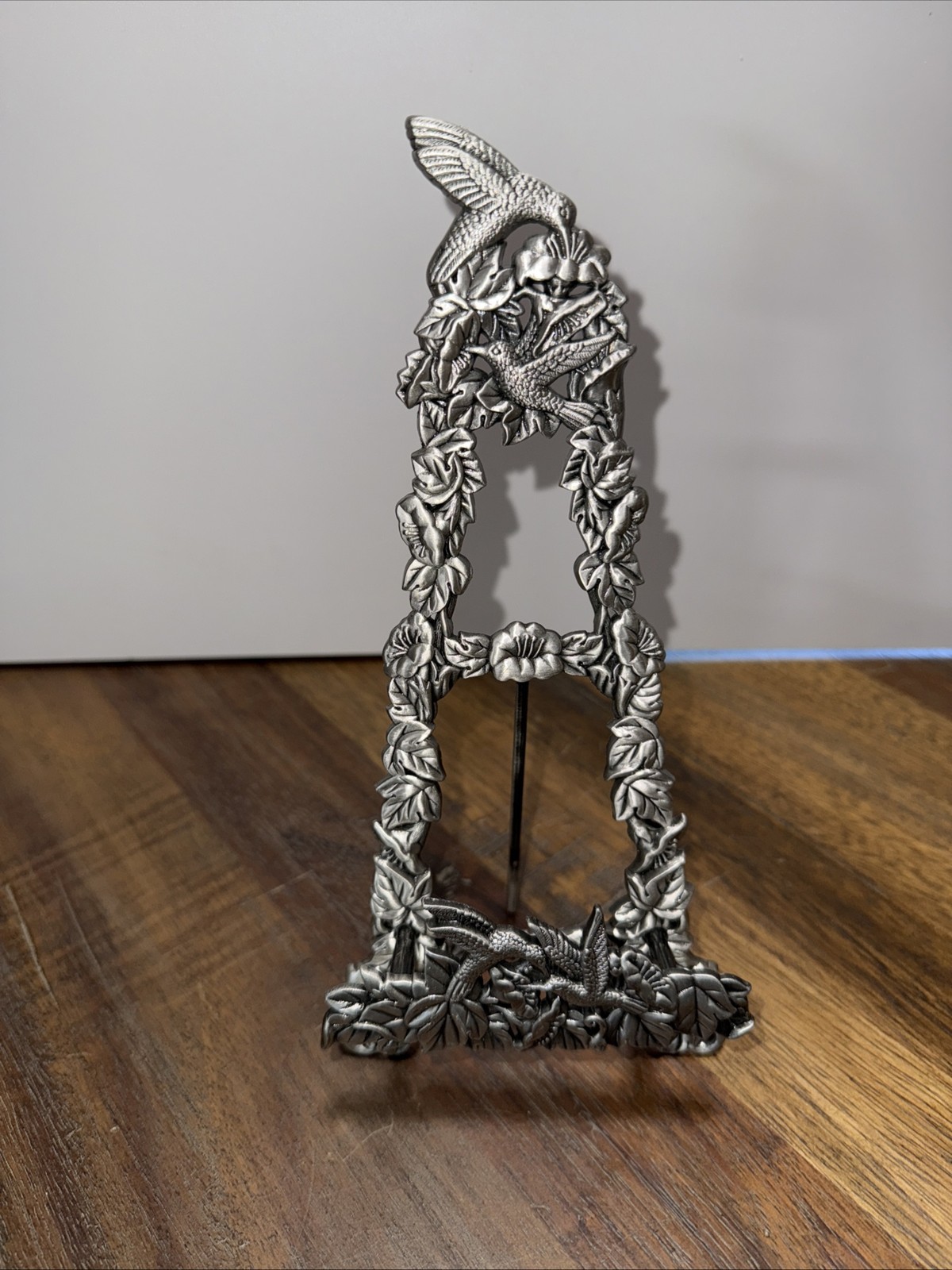 VTG Ornate Pewter Easel Plate Picture Stand Rack Hummingbirds Flowers 9.5&Prime;H