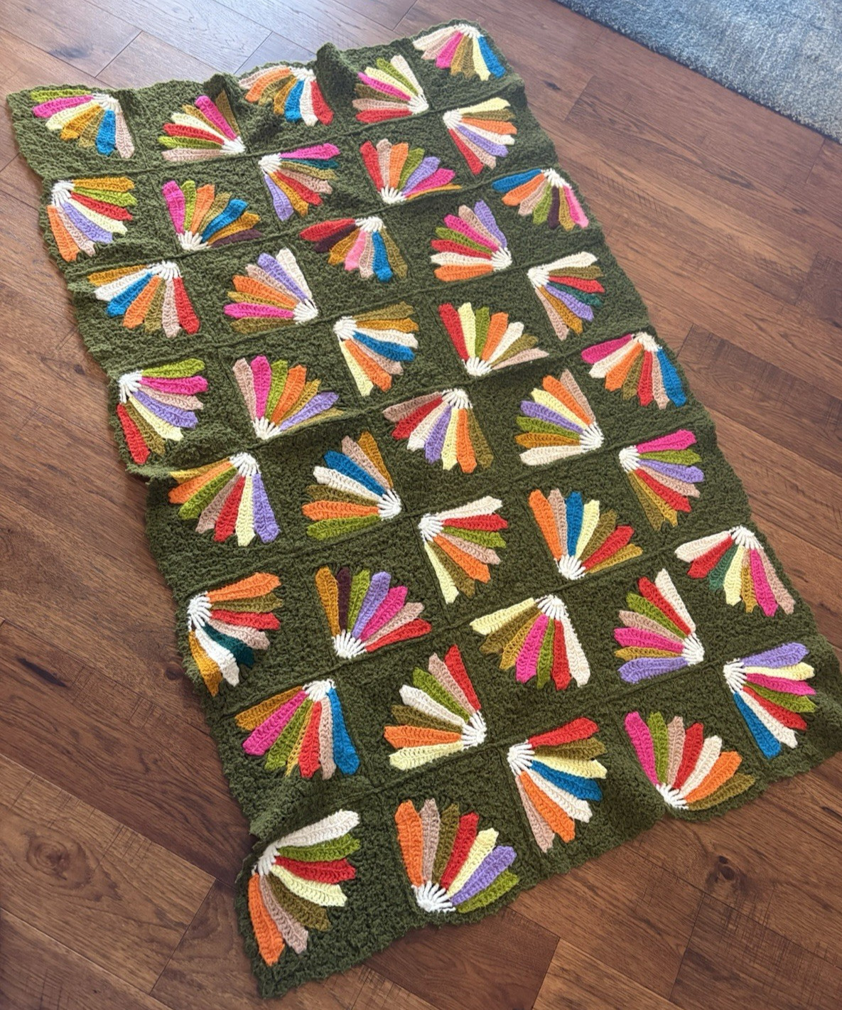 Vtg Handmade Granny Square Crochet Afghan Cottage Core Avocado Green 39&Prime; x 60&Prime;