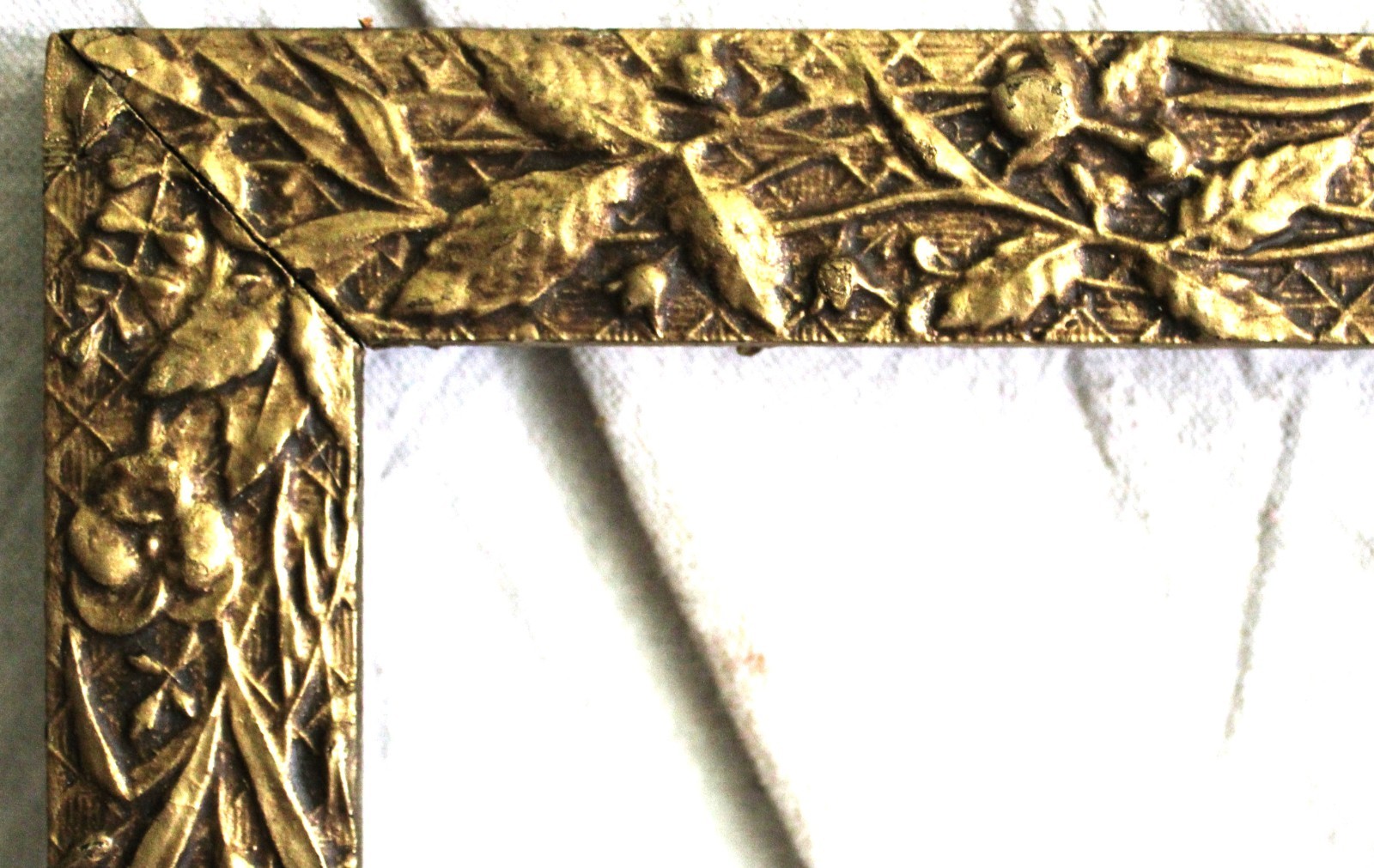 ANTIQUE FITS 8 X 10&Prime; VICTORIAN EASTLAKE ETCHED BLACK PICTURE FRAME WOOD GOLD