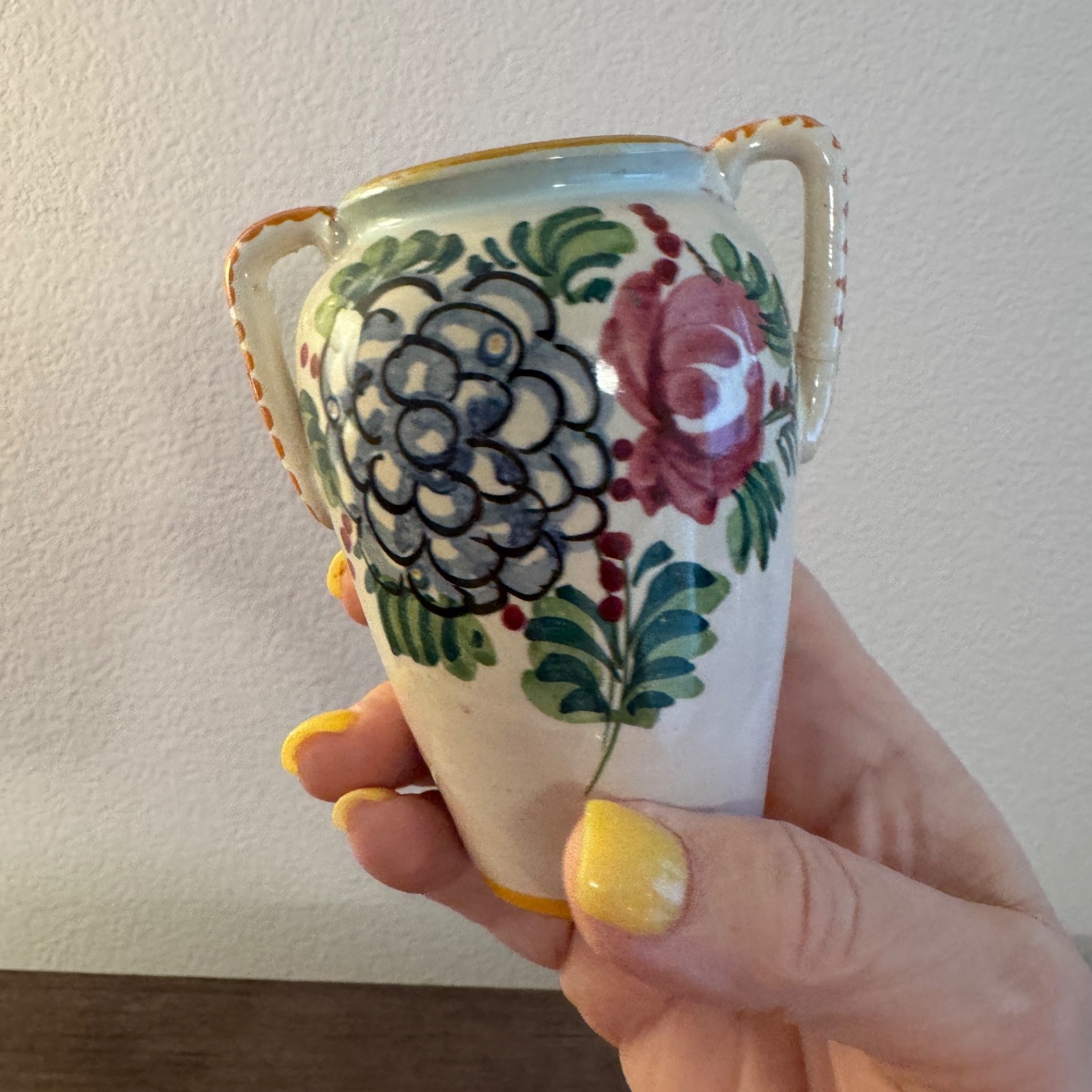 Vintage MADE IN ITALY Gorgeous 4&Prime; Hand Painted Floral Print Glazed Ceramic Vase