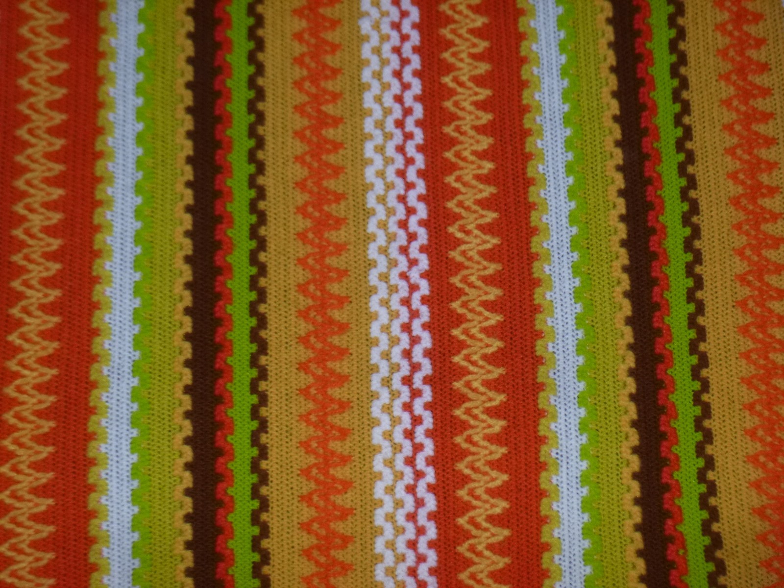 Vtg 70s Knit Throw Blanket MOD Zig Zag Design Orange Lime Green Yellow 44×62&Prime;