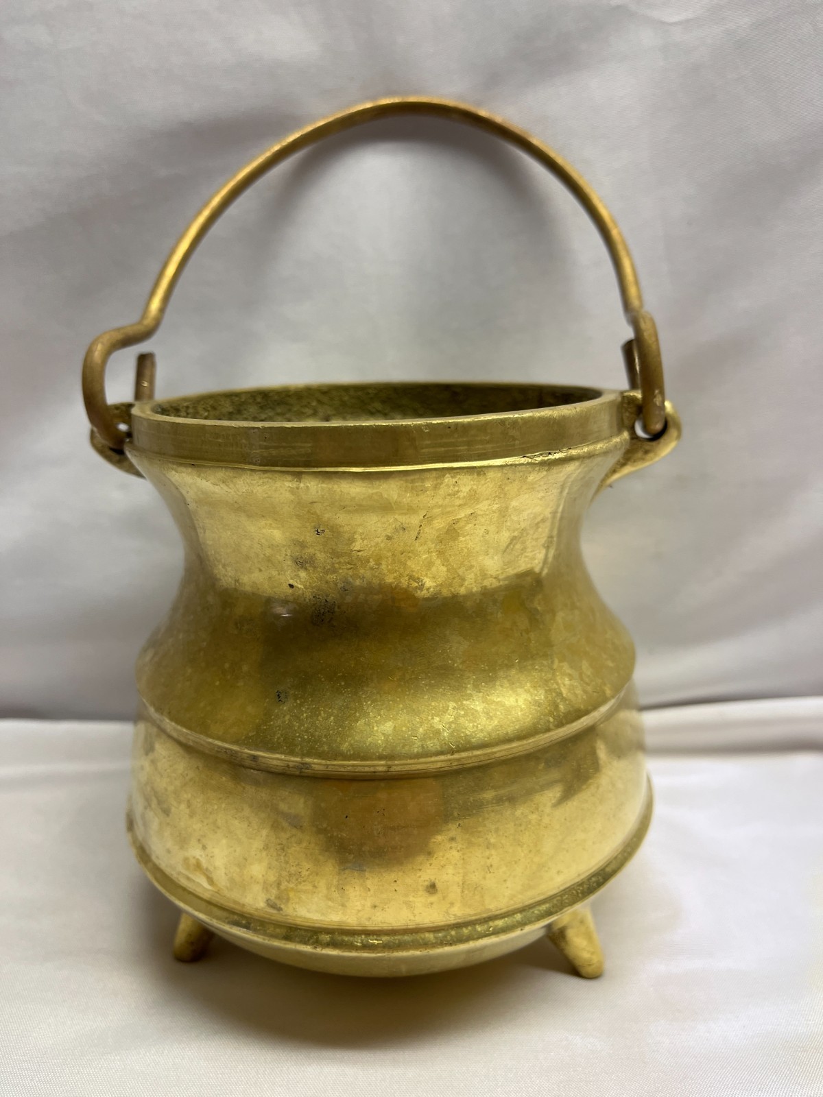 Vintage Solid Brass Footed Cauldron Pot with Swing Handle 4lbs!