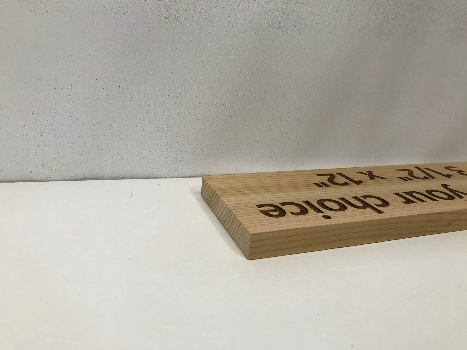 Hand crafted cedar 3 1/2&Prime; x 12&Prime; personal wood sign using « TEXT OF YOUR CHOICE »