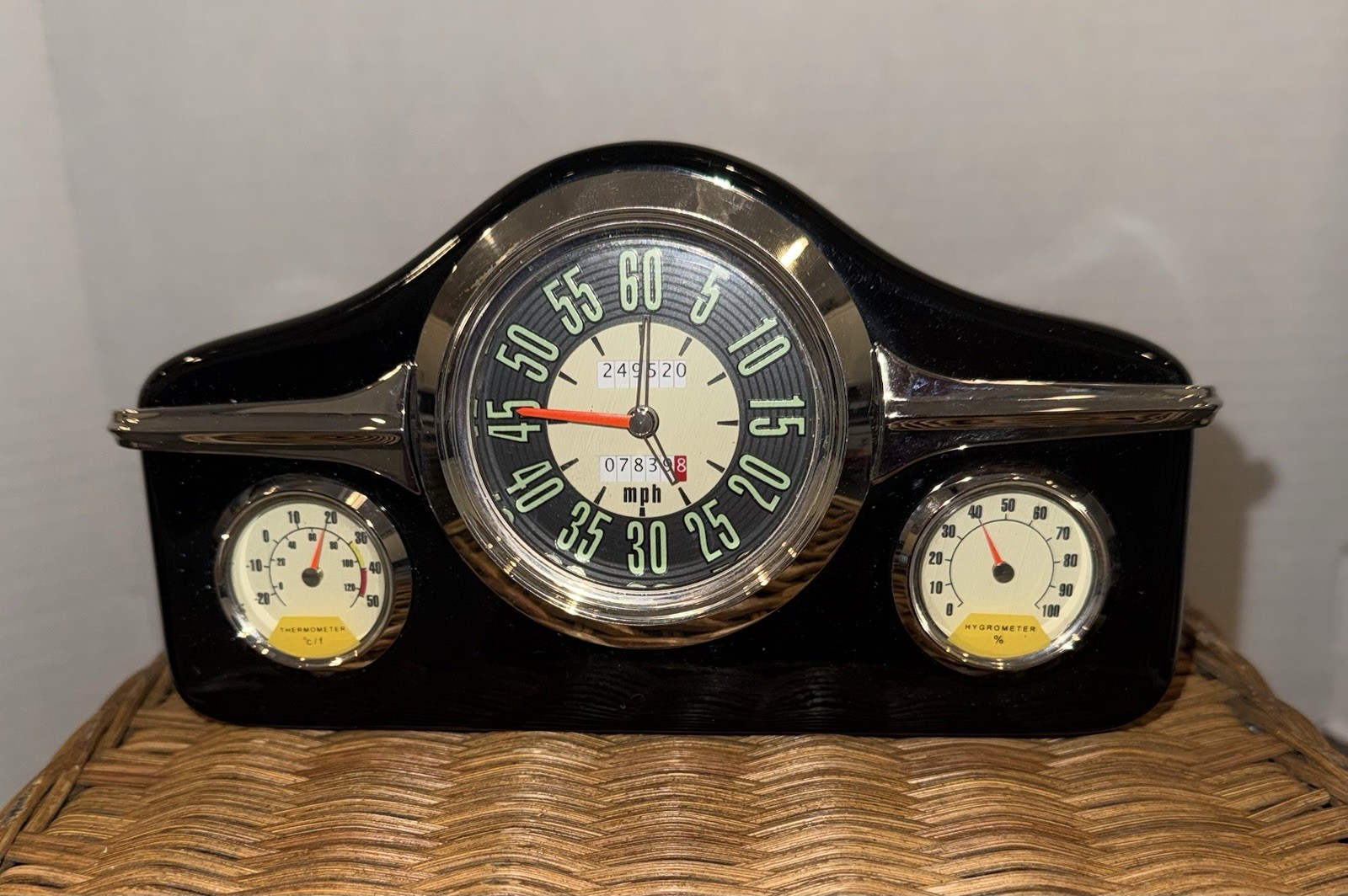 Retro Car 3-in-1 Dashboard Style Clock Thermometer Hygrometer Black