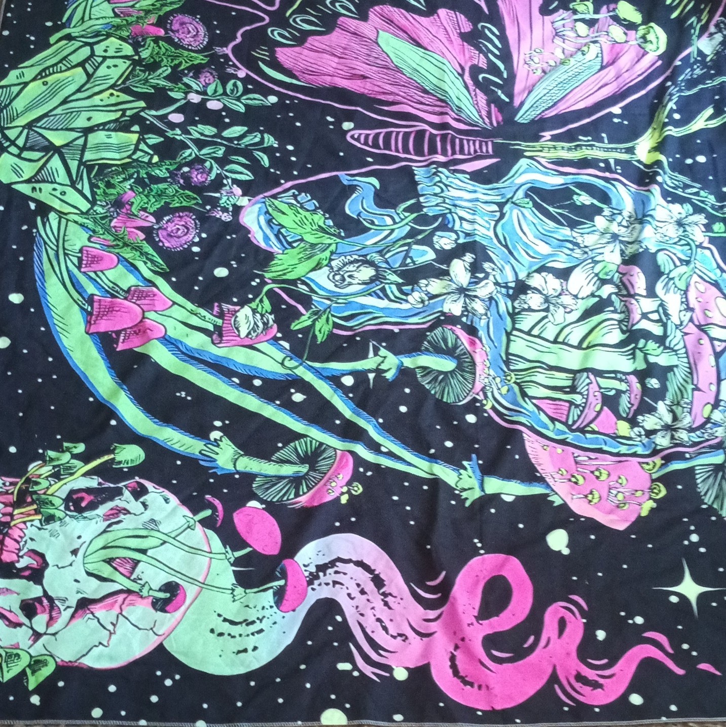 Psychedelic Skull Graphic Wall Tapestry 58 x 78 in 100% Polyester Black