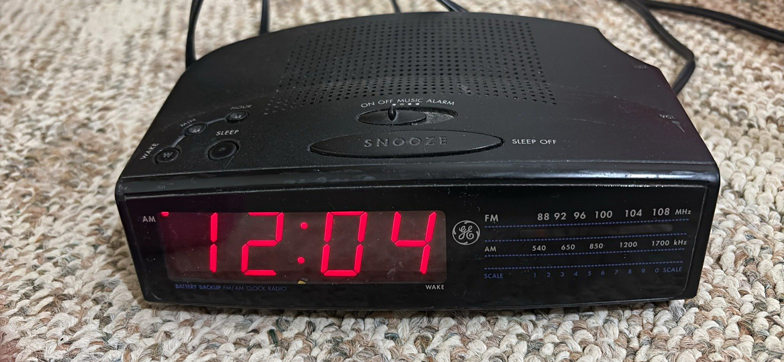 GE Digital Clock Radio AM/FM w/ Battery Backup Snooze, Black