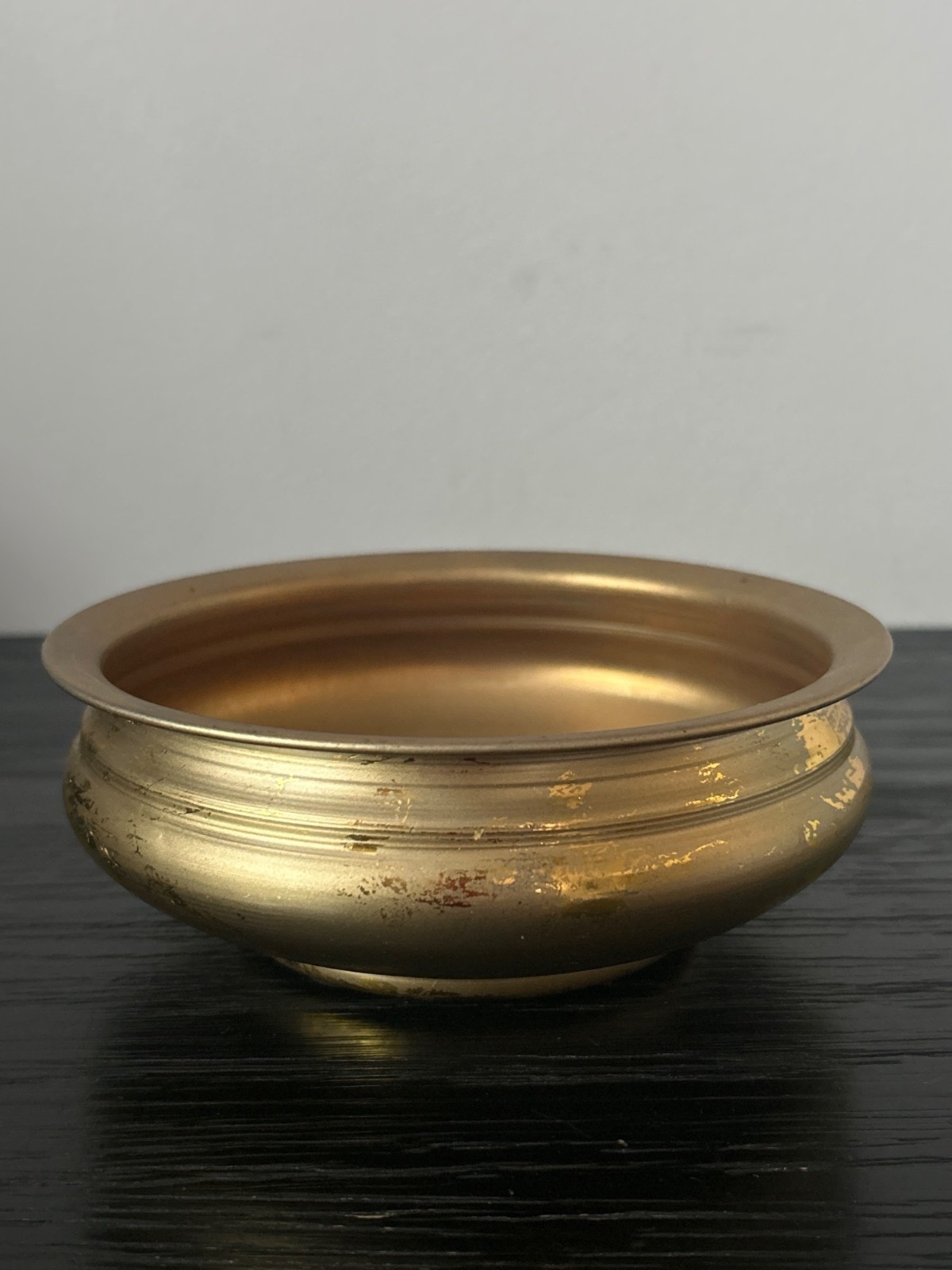 6&Prime; Gold Foil Splattered Centerpiece Bowl Casual or Formal Everyday Elegance
