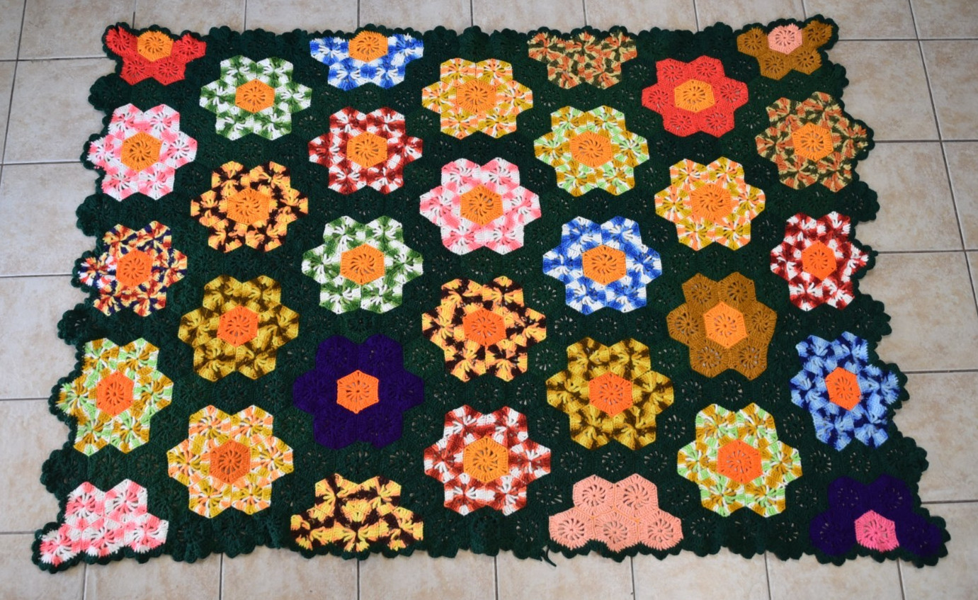 Vintage Crocheted Granny Square Hexagon Blanket 81&Prime;x52&Prime; Colorful Country Throw