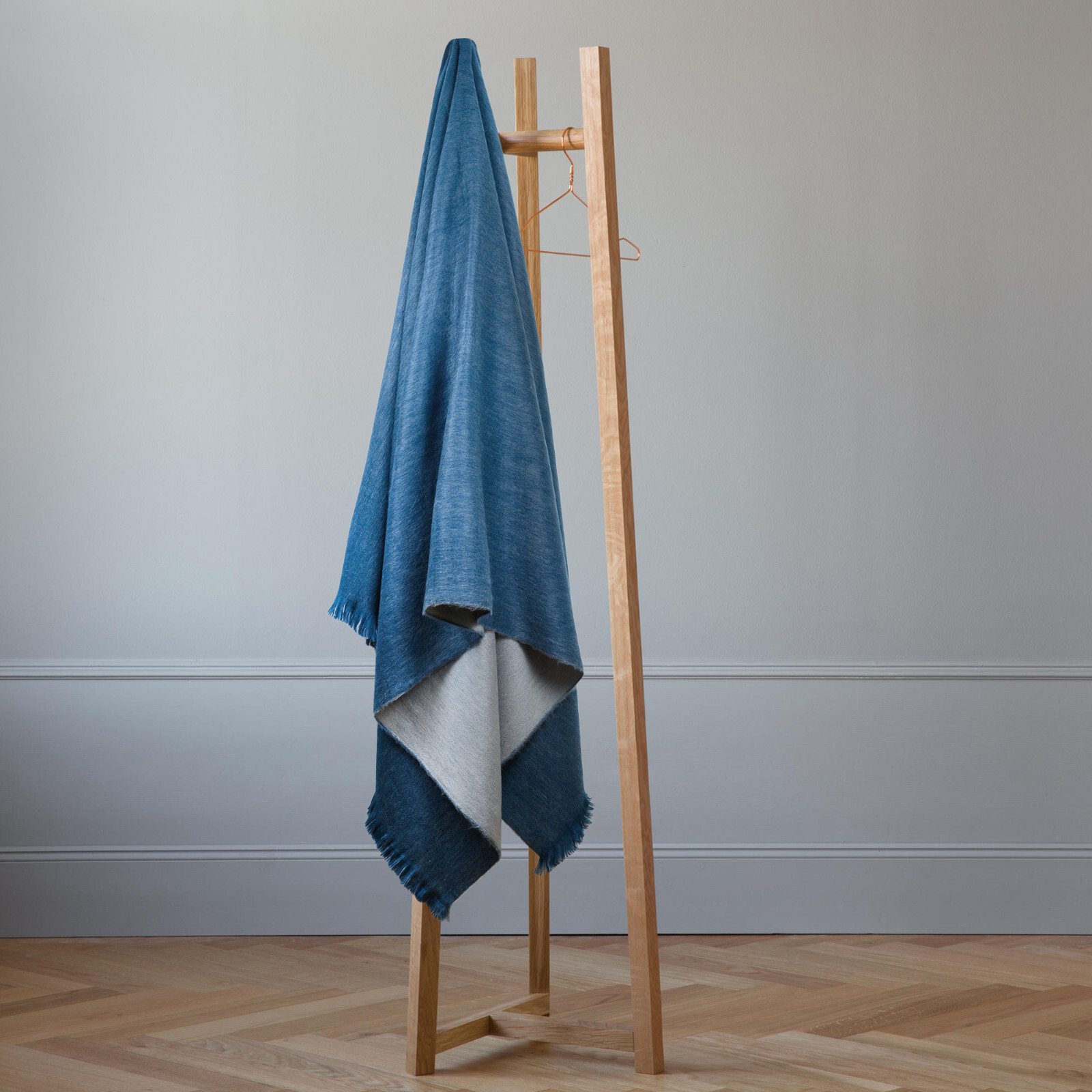 Cozy Soft Reversible Alpaca Wool Fringed QUEEN Blanket – Deep Blue/Grey 98x69in