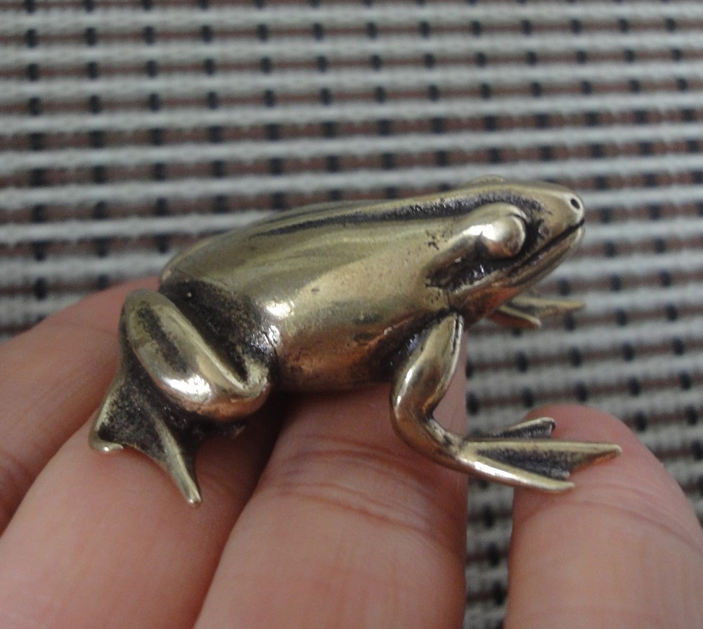 Solid Brass Frog Figurine Vintage Bronze Color Statue for Desk Shelf Decor