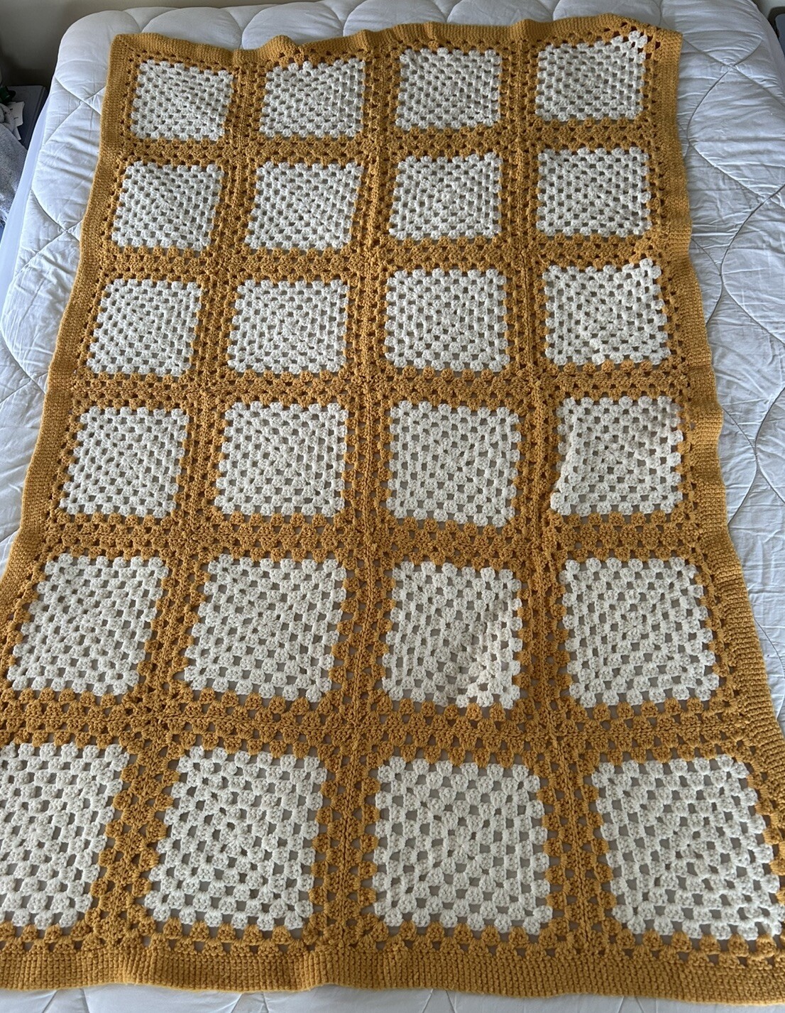 Granny Square White Butterscotch Yellow Crochet Afghan Throw Vintage 70&Prime;x44&Prime;