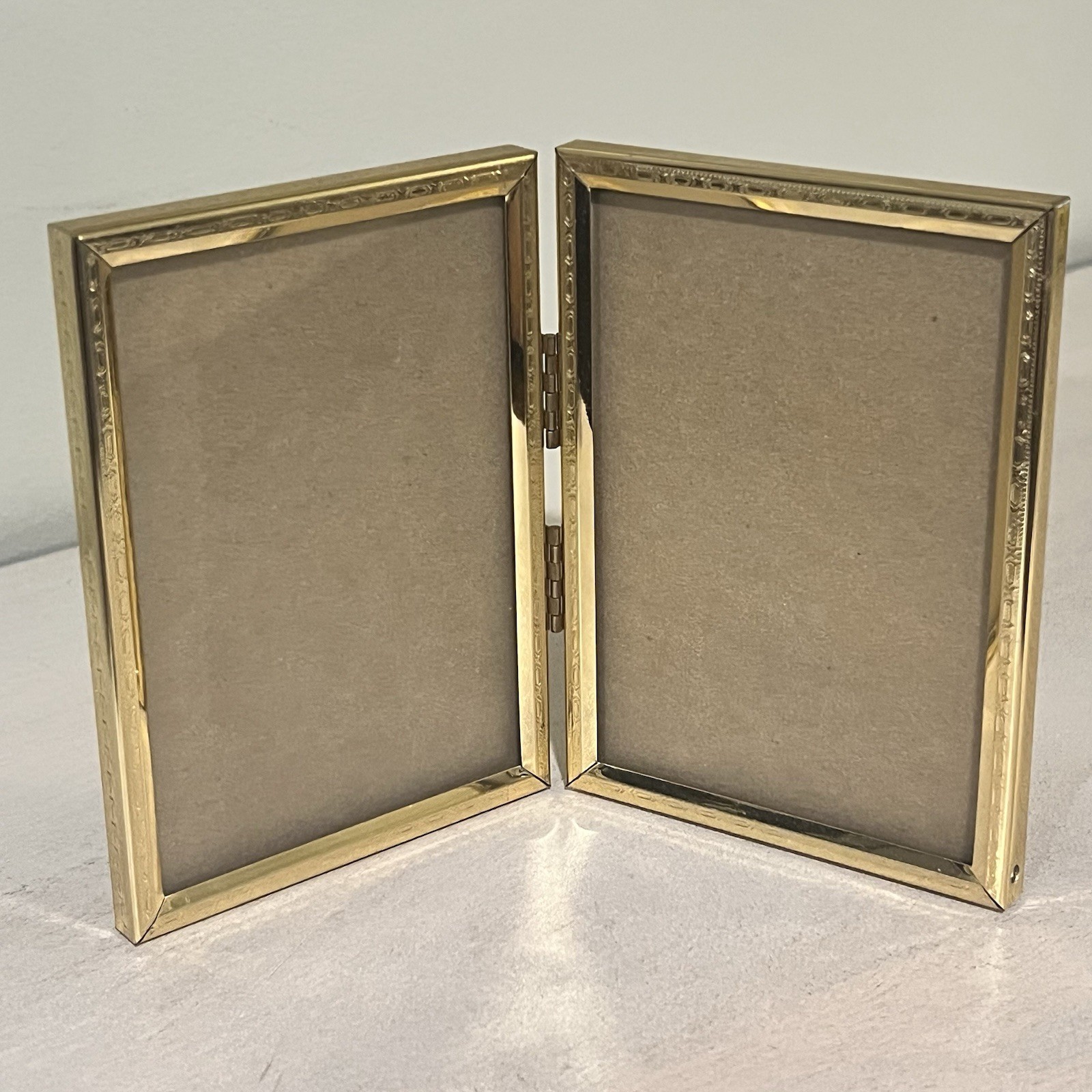 Vintage MCM Brass Small Double Fold Hinged Photo Frame For 3.5&Prime;x5&Prime; Pics