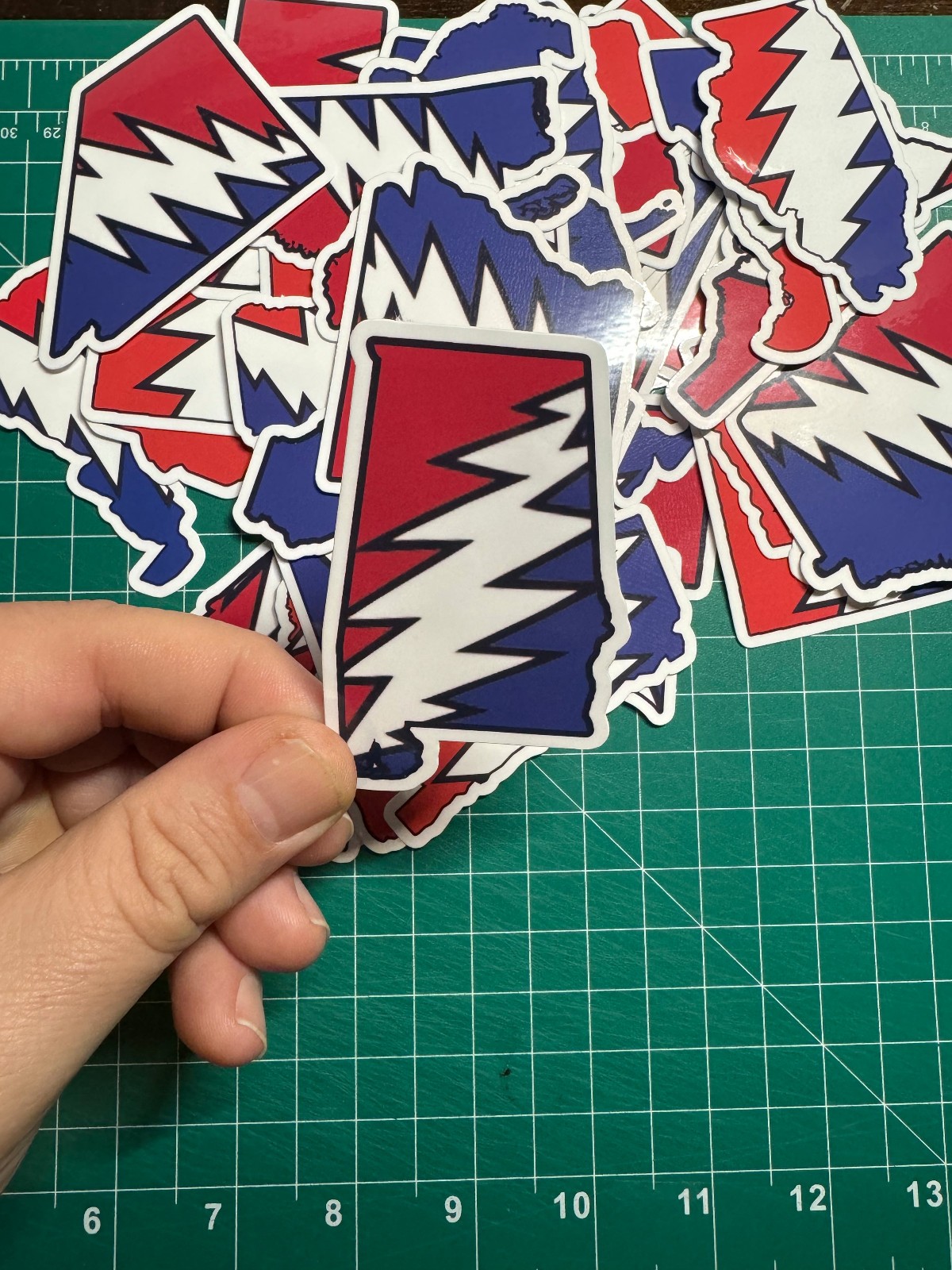 Alabama Stealie – Grateful Dead – Laminated Vinyl Sticker – 2&Prime;x3&Prime;