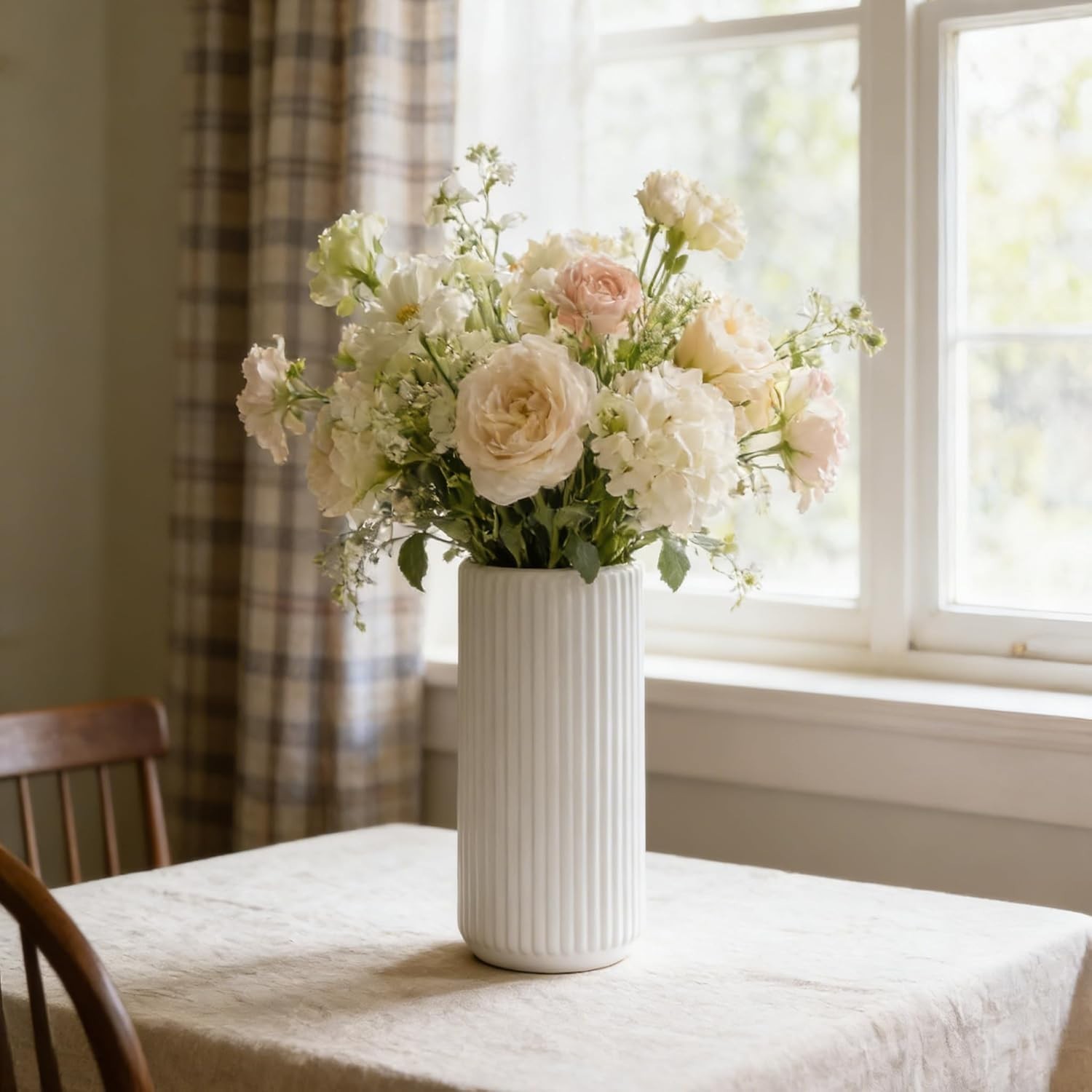 Thickened White Ceramic Flower Vase – 8-Inch Decorative Gift for All Occasions