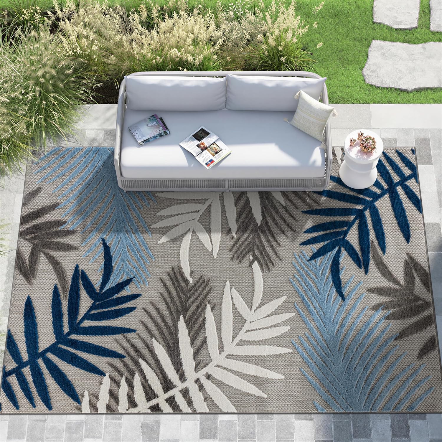 Indoor/Outdoor Palm Leaf Area Rug, Non-Shedding Easy-Care Design for Backyard,