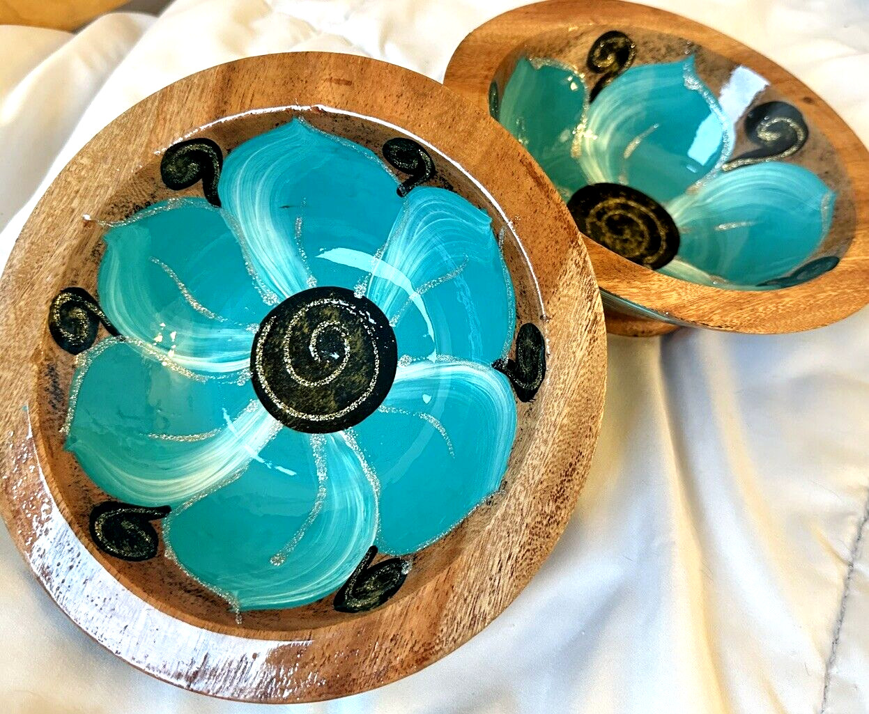 2 Lacquered Wood Bowls Hand Carved Painted Glossy Black Green Teal Gold 7.5&Prime;