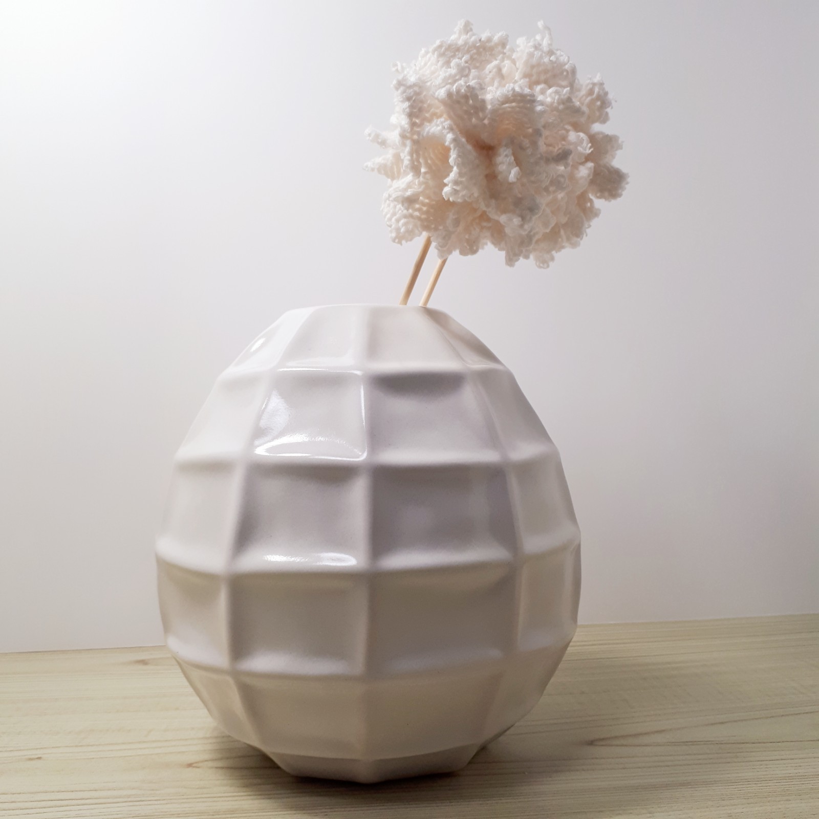 Modern Ceramic Pottery Vase Round Textured Windowpane Design Cream White 7&Prime;H