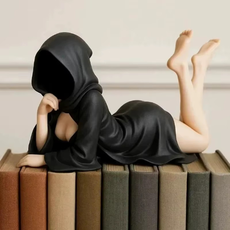 Gothic Queen Statue Black Robe Figure Desktop Bookshelf Decor Ornament Gift