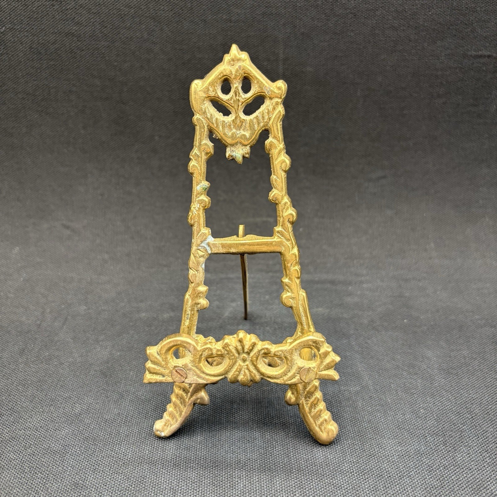 Ornate Antique Style Gold Metal Display Easel, Brushed Brass, Small 6”
