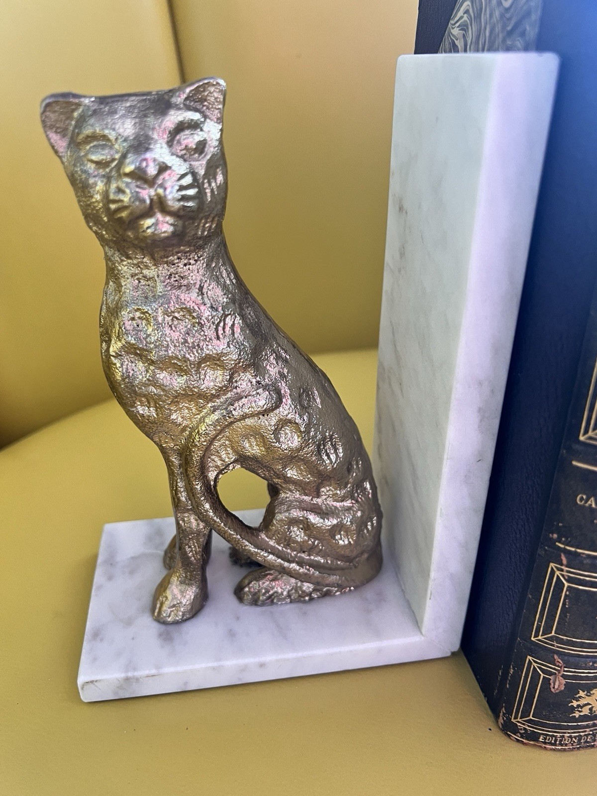 Pair Cheetah Leopard Bookends Marble Alabaster Base Gold White 7.25&Prime;H Elegant