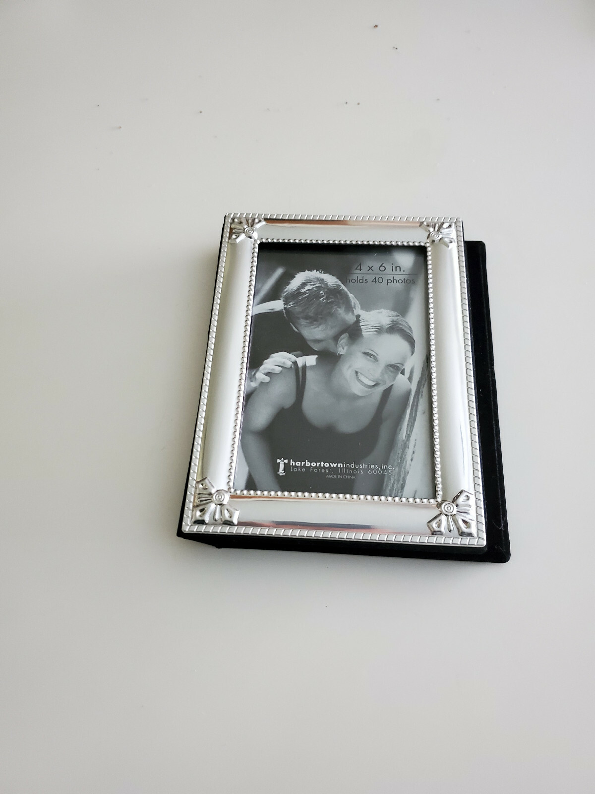 NEW Harbortown Industries Photo album Size 4&Prime;x6&Prime; Silver tone4 Corner Designs F/S