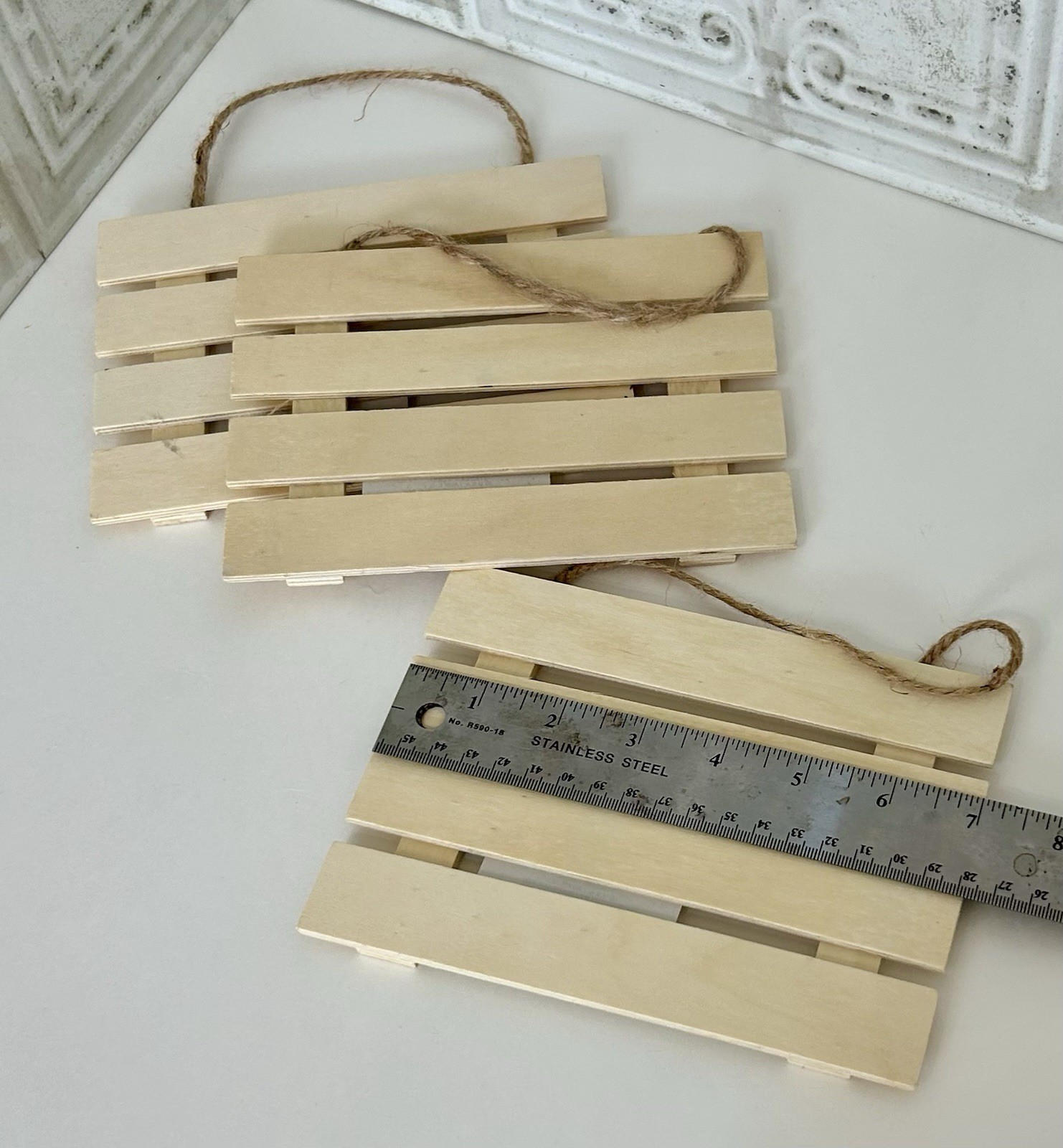 7 Unfinished Wooden Plaque Sign With Hanging String – NEW