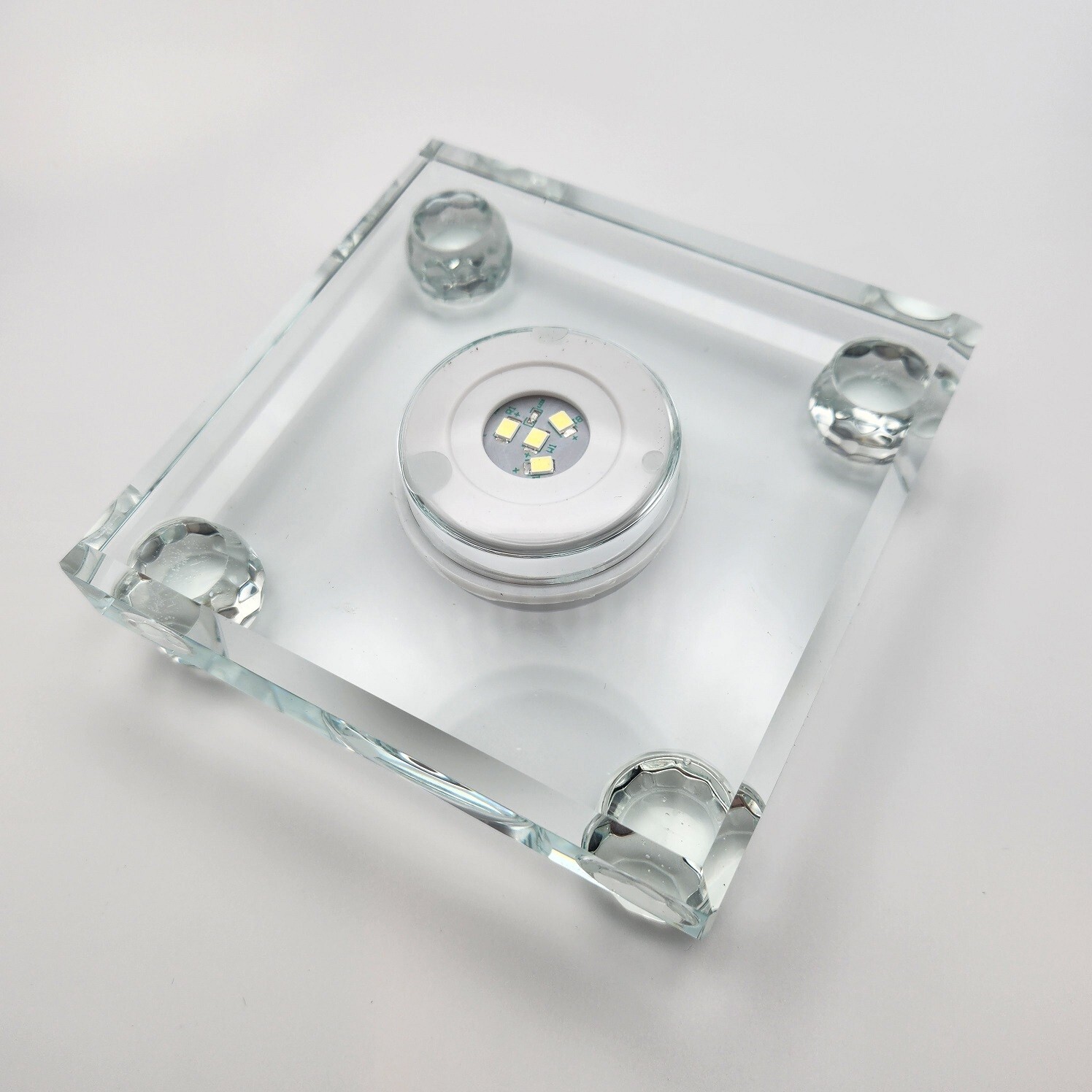 White LED crystal ornament pedestal (4&Prime;x4&Prime;x1.3&Prime;); flat top, rechargeable battery