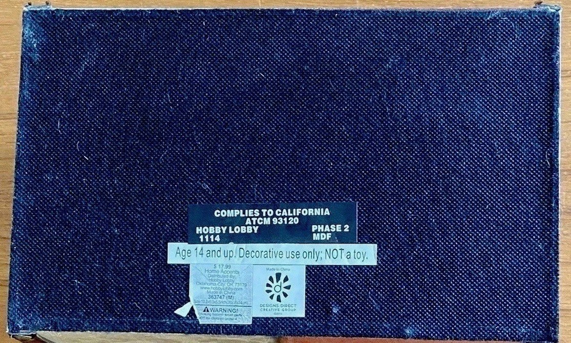 Trunk, Keepsake Box “Our Family Circle of Love” Felt Lined 10”L X 7&Prime;W X6&Prime;T
