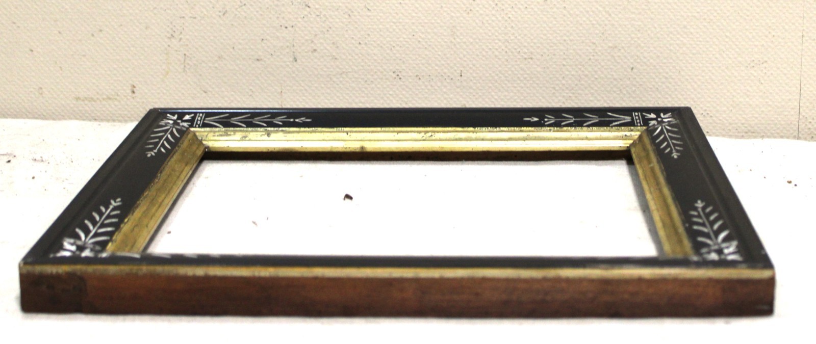 ANTIQUE FITS 8 X 10&Prime; VICTORIAN EASTLAKE ETCHED BLACK PICTURE FRAME WOOD GOLD