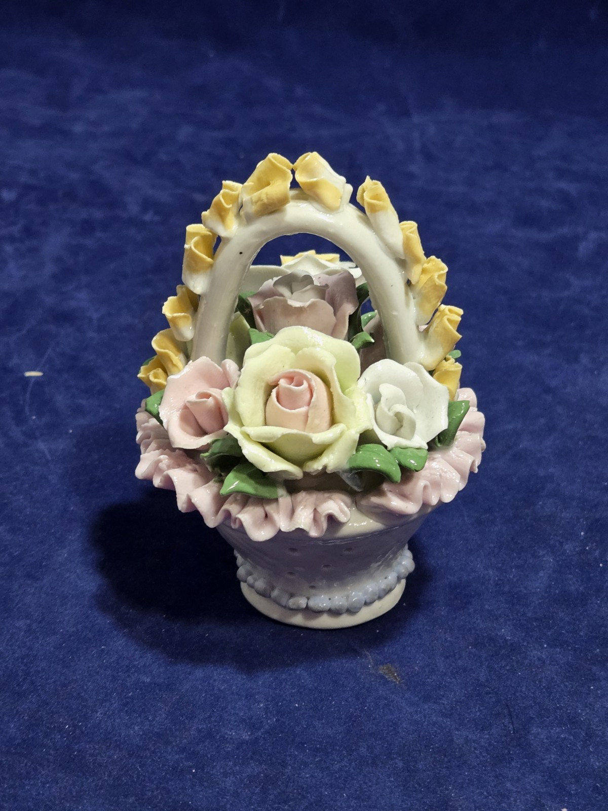 Vintage Porcelain / Ceramic Basket Pastel Color Roses Figurine – A2201