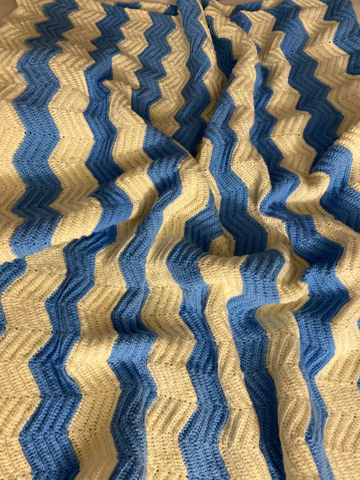 Chevron(Zig Zag)Pattern Hand Crochet Blue & Cream W-65&Prime; x L-92&Prime; Blanket Throw