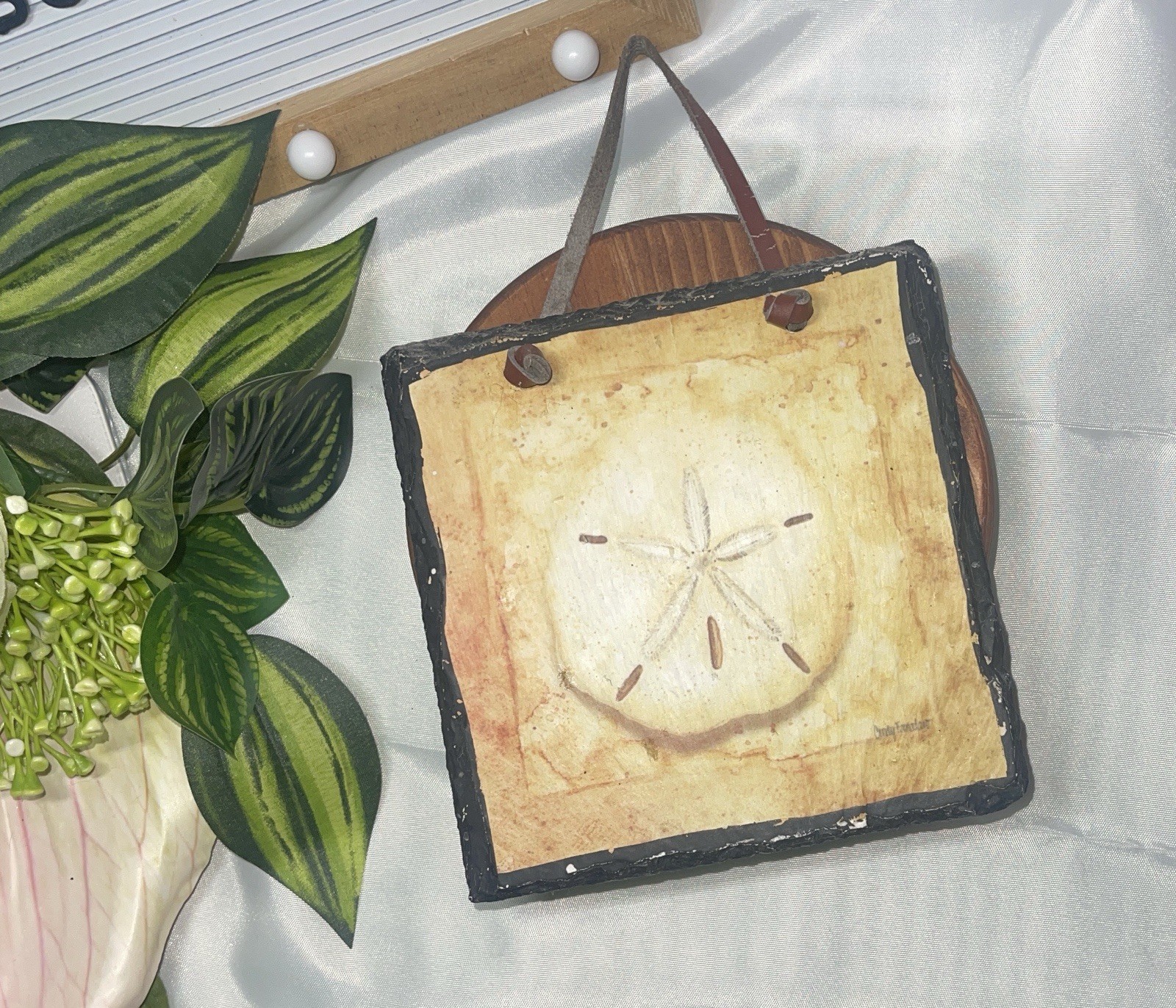 🌊 Coastal Slate Wall Hanging – Sand Dollar Beach Decor