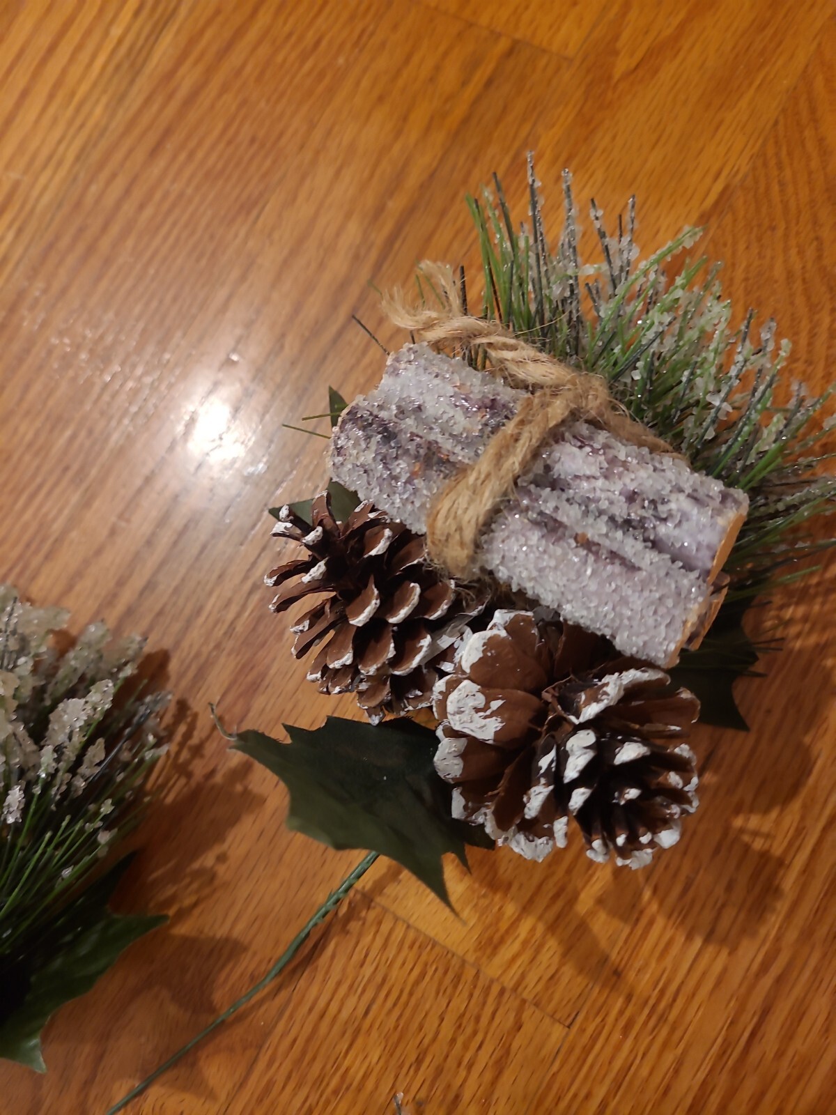 Set of 8 Faux Greens Branches, « Snow, » Pine Cones with logs