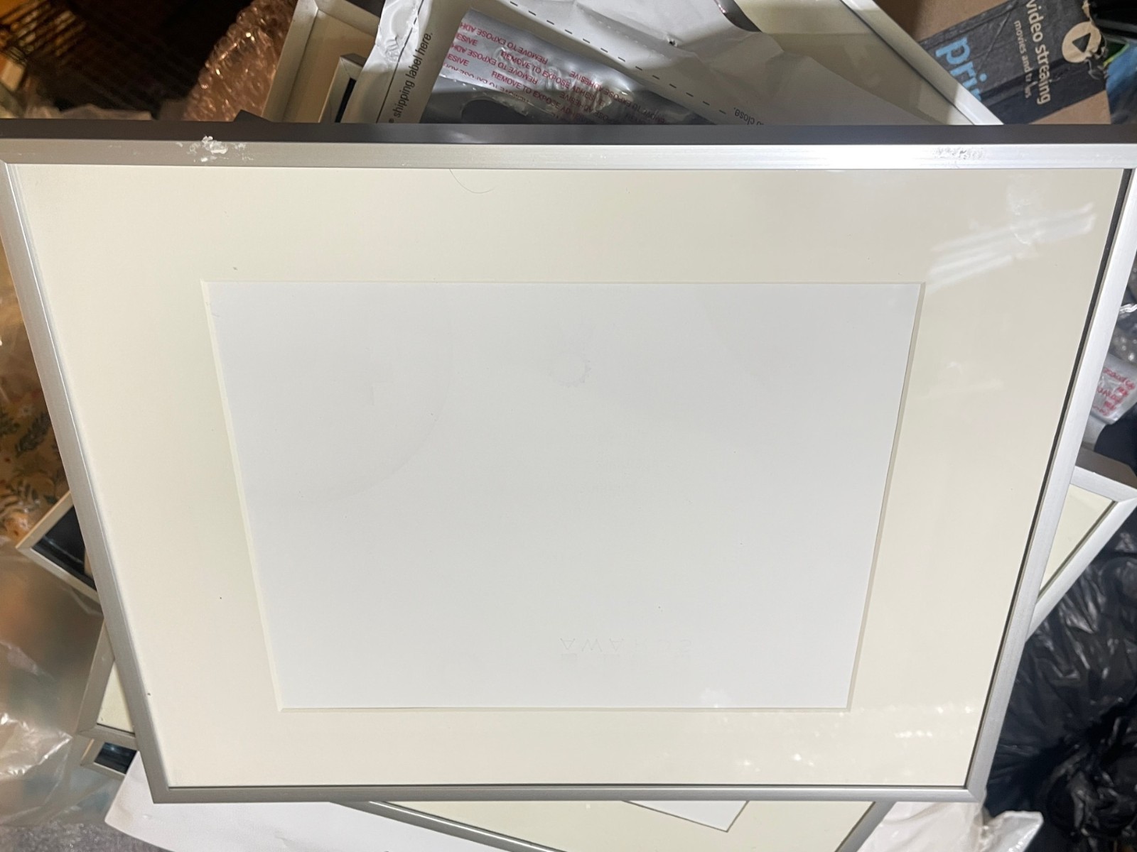 14 1/2&Prime; x 11 1/2&Prime; x 1&Prime; Aluminum Picture Frame with Mat See photos(R4)