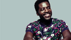 Photo portrait de Donel Jack'sman souriant.